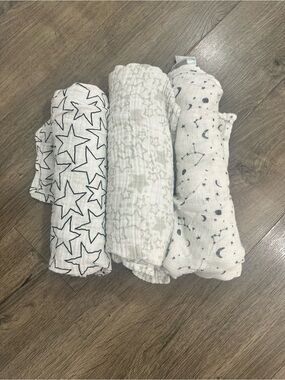 Muslin Swaddle Baby receiving Blanket Set - Star & Moon Prints in White black